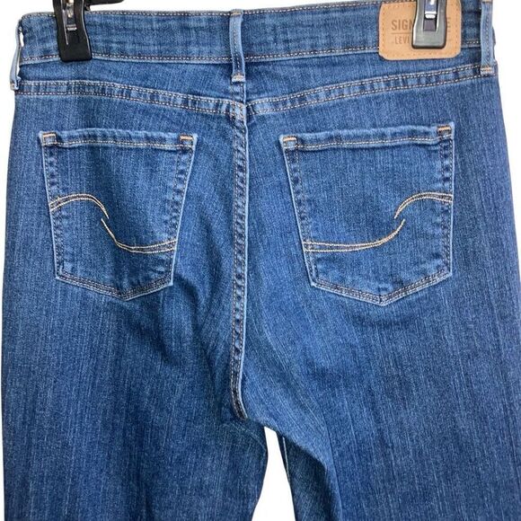 417. Levi’s Midrise dark washed cuffed capris size 8/29 - Picture 3 of 9